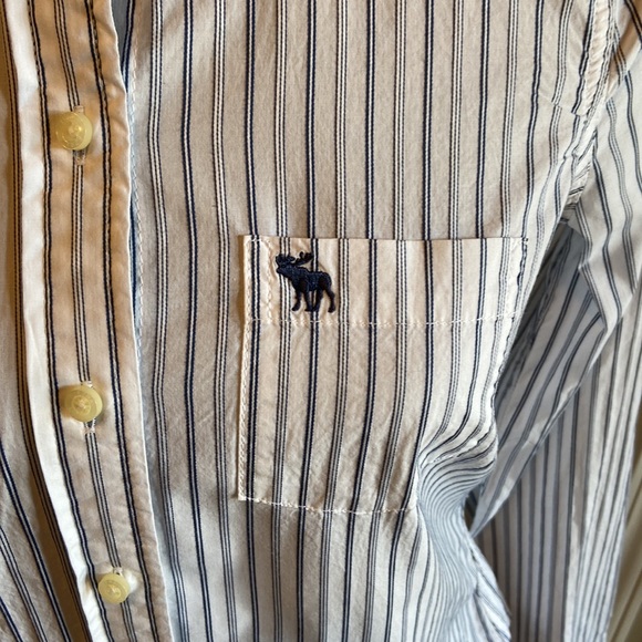 Abercrombie & Fitch women’s navy and white button down.  Size Large.  EUC. - Picture 5 of 10